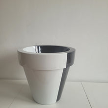 Carica l'immagine nel visualizzatore di Gallery, Vas-Three